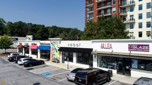 390 Forest Valley Ct, Atlanta GA  30342-2353 exterior