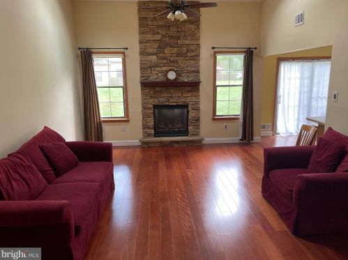 2 Charlene Ct, Trenton, NJ 08691-1338