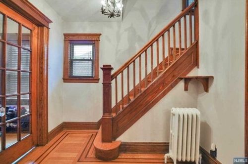 526 Oregon Ave, Cliffside Park, NJ 07010-1618