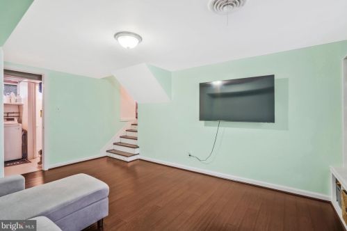 7604 Gresham St, Springfield VA  22151-2933 exterior