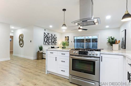 3255 Roberta Ln, Oceanside, CA 92054-3845