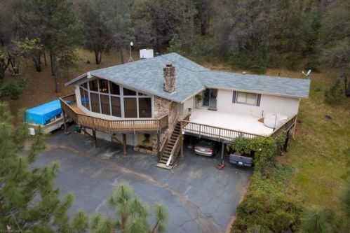 19863 Deerhaven Dr, Redding, CA 96003-7311