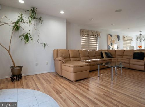2728 Marvine St, Philadelphia, PA 19133-1210