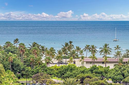 2092 Kuhio Ave, Honolulu HI  96815-2151 exterior