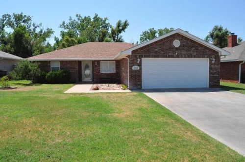2915 Brookhaven, Woodward, OK 73801-5402