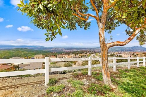 16849 Ridge Cliff Dr, Riverside CA  92503-0251 exterior