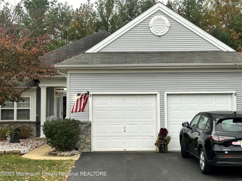 7 Orleans Dr, Lakehurst, NJ 08759-6096