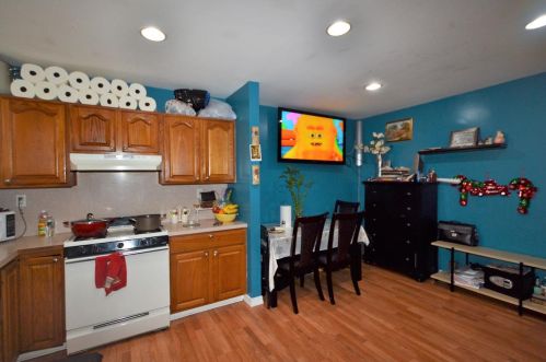 247 Cliff St, Cliffside Park, NJ 07010-1423