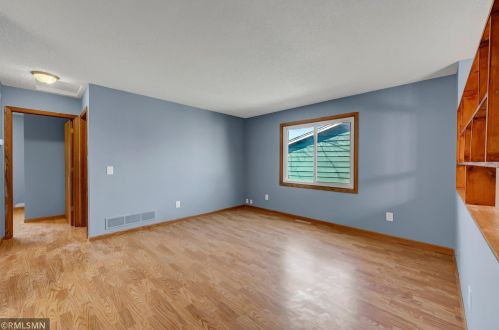 4464 Cinnamon Ridge Trl, Saint Paul MN  55122-2385 exterior