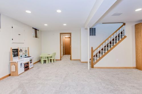 1033 Carlton Dr, Saint Paul MN  55126-8127 exterior