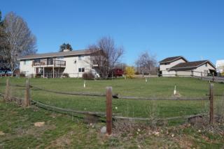 341 Pleasant Hills Dr, Yakima, WA 98908-9635