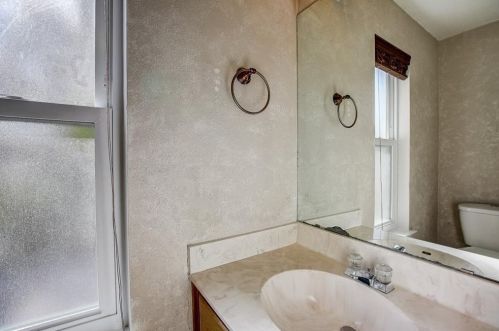 4000 Cortina Dr, Austin TX  78749-4924 exterior