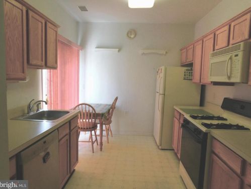 203 Meadowlark Dr, Trenton NJ  08690-3569 exterior