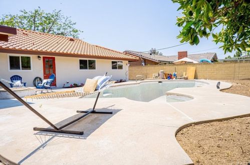 1237 Eisner Pl, Anaheim CA  92801-4704 exterior