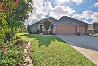 8631 Belcaro Dr, Edmond, OK 73034-8172