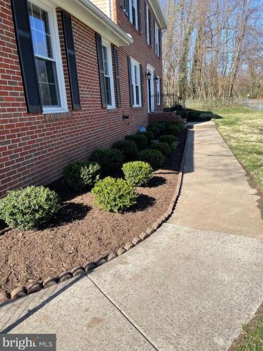 438 Northwest Dr, Silver Spring MD 20901-1435 exterior