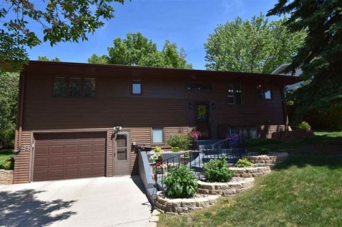 2200 11th Ave, Minot, ND 58703-1711