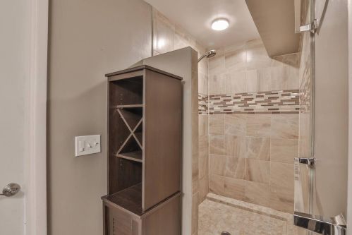 5000 Hagewa Dr, Cincinnati OH 45242-6231 exterior