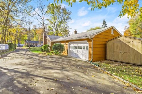 27 Oriole Dr, Norwalk CT  06851-5608 exterior