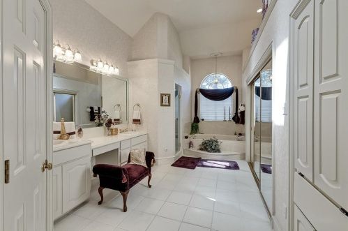 2212 Vly Vw Dr, Cedar Hill TX 75104-6712 exterior