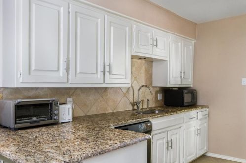 4851 Ledgestone Ct, Fort Worth TX  76132-2013 exterior