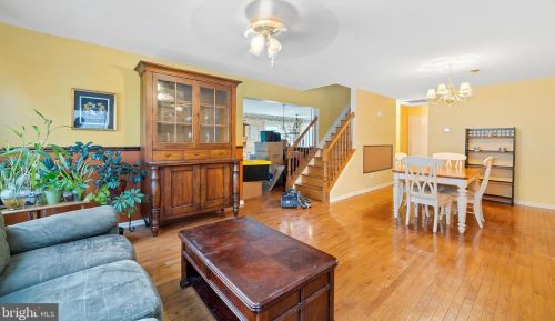 20 Birmingham Dr, Columbus, NJ 08022-2342