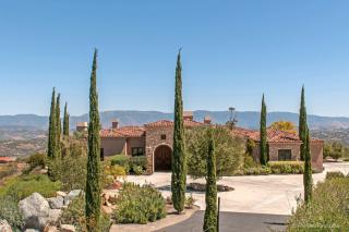9815 Lan Ln, Escondido, CA 92026-6628