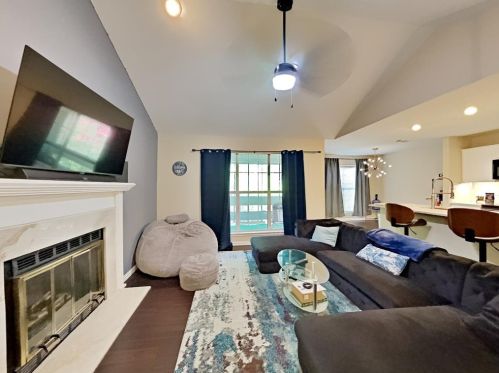 3401 Monticello Park Pl, Fort Worth TX  76107-7721 exterior