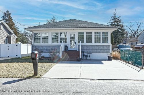 239 Davis Ave, Lacey, NJ 08731-3518