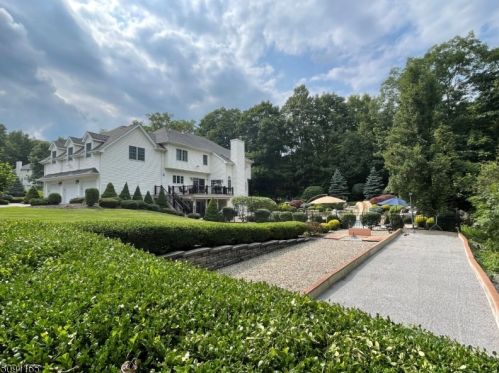 13 King Alex Ct, Sparta, NJ 07871-3901