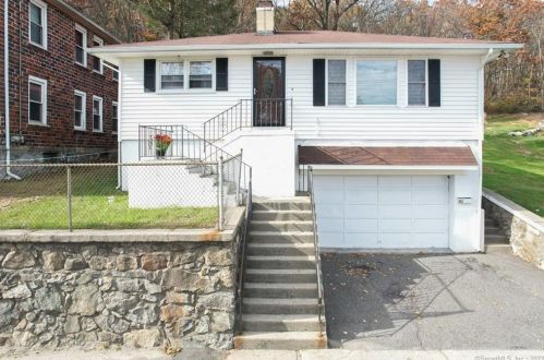 395 Wolcott St, Waterbury, CT 06705-1237
