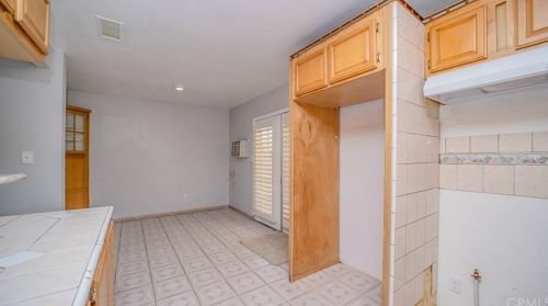 3844 Lofton Pl, Riverside CA  92501-1810 exterior