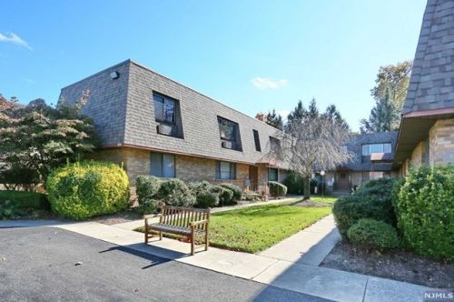 162 Diamond Bridge Ave, Paterson, NJ 07506-1924