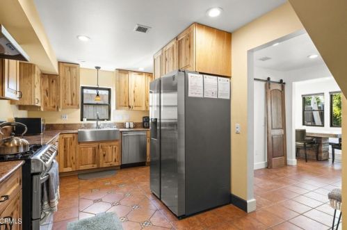 128 Camarillo Ave, Oxnard CA  93035-4605 exterior