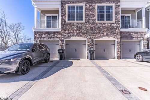 101 Birch Ct, Cedar Knolls, NJ 07927-2045