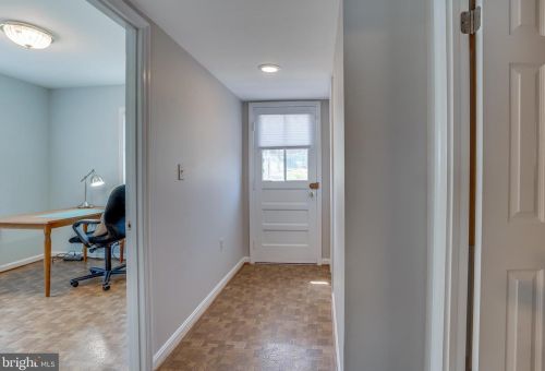 9001 Teddy Rae Ct, Springfield VA 22152-2644 exterior