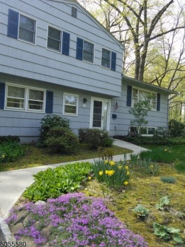 5 Hastings Rd, Berkeley Heights, NJ 07922-1229
