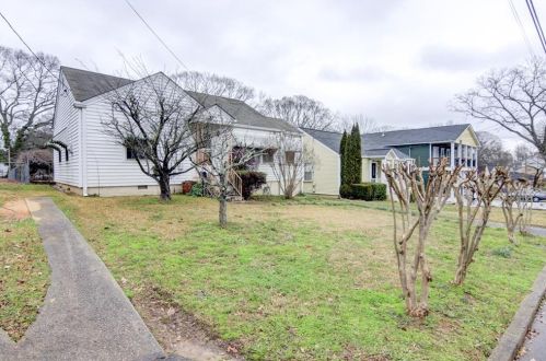 1487 Mercer Ave, Atlanta GA  30337-1515 exterior