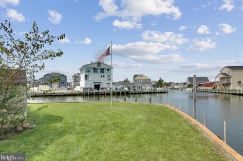270 Evergreen Dr, Berkeley Township, NJ 08721-3114