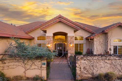 50 Sparrow Hawk Ln, Chico, CA 95928-8107