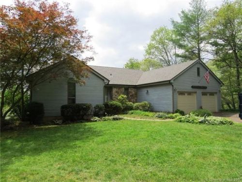 15 Lake Ridge Dr, East Hampton, CT 06447-1326
