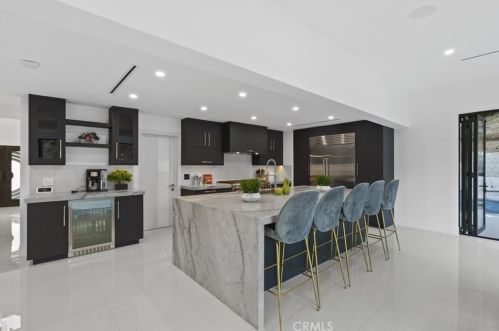 2434 Delisle Ct, Glendale CA  91208-2210 exterior