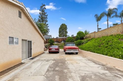 1181 Tiger Tail Dr, Riverside CA  92506-5423 exterior