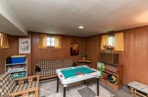 4 Lawrence Dr, Hackettstown NJ  07840-2510 exterior