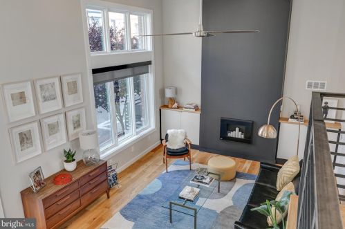 720 4 St, Philadelphia PA 19147-3127 exterior