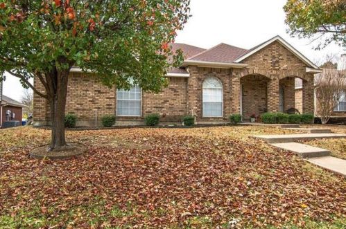 3803 Silver Maple Dr, Carrollton TX  75007-1039 exterior
