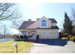 4 Betsy Dr, Bristol, RI 02809-4552