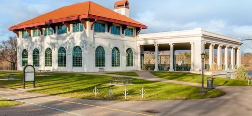 1390 Carling Dr, Saint Paul MN  55108-4202 exterior