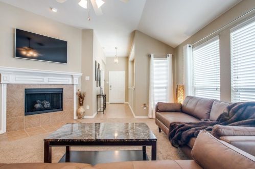 1121 Caudle Ln, Aubrey, TX 76227-7830