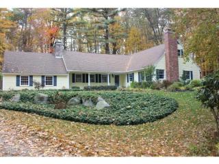 1 Runawit Rd, Kensington, NH 03833-4418